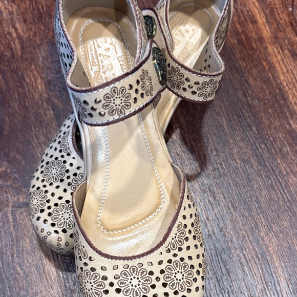 L.Artiste ,American beige Elegant Floral Mary Jane Heels - Picture 3 of 8